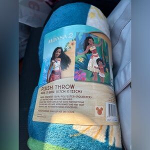 Disney Moana 2 Plush Throw - Blue and Yellow